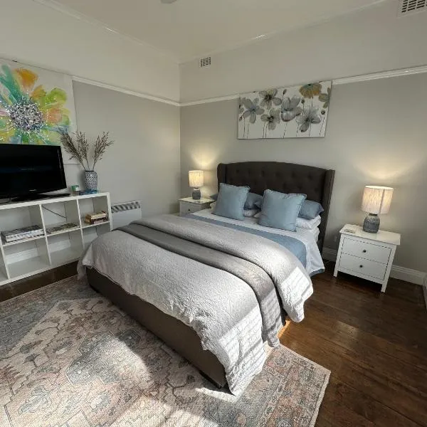 Daisy Cottage on Duke 2BR, hotel en Yarram