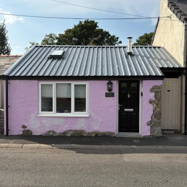 Robyns Retreat - Snowy Cottage Getaway, hotel in Brynsiencyn