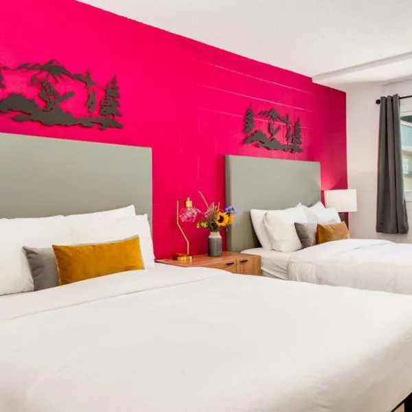Gateway Suites Rocky Mountains Private Double room close to Banff, hotel v destinaci Canmore