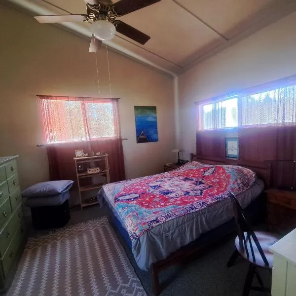 The Lake House, hotel em Weed