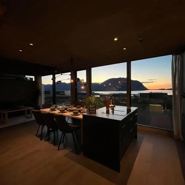 Hoda Cabin - Luxury lodge with jacuzzi and sauna、Lyngværetのホテル