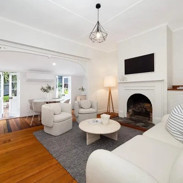 Historic CBD Miner's Cottage, ξενοδοχείο στο Μπρισμπέιν