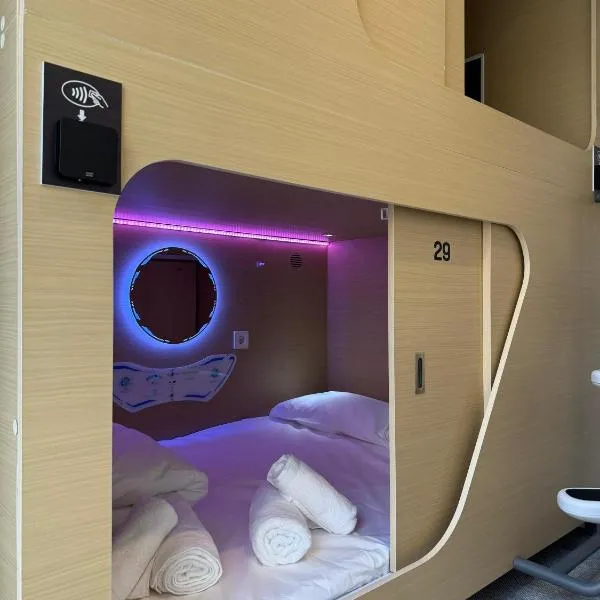 Urban Cube Hostel Granada, ξενοδοχείο στη Γρανάδα