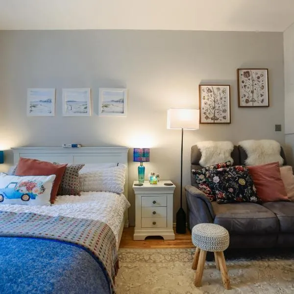 Small Cosy Studio Flat Near the Sea, Central Oban, Hotel in Oban