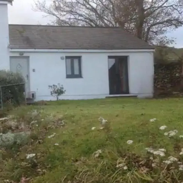 Remote getaway with stunning views, hotel in Conwy