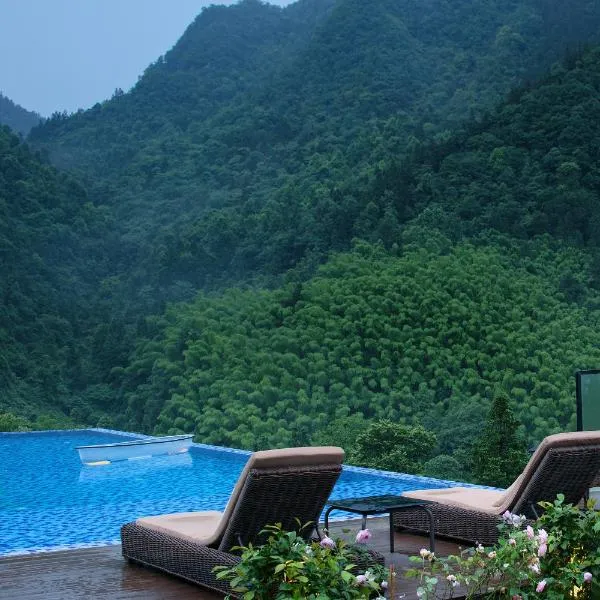 Hilltop House Resort, hotel in Zhangjiajie