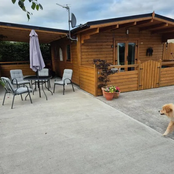 Nellies Cottage B&B & Log Cabins, hotel di Kilcogy