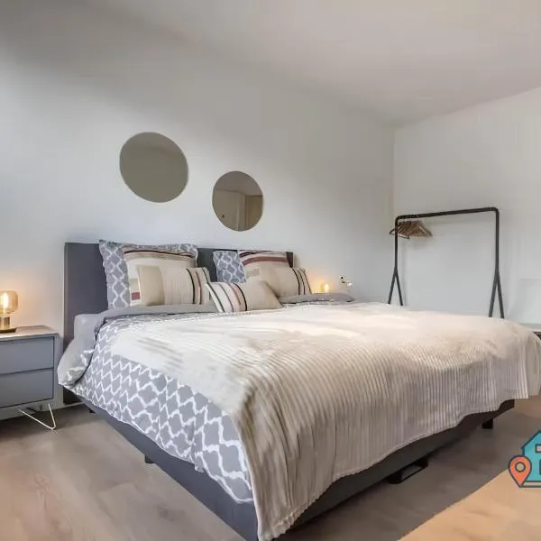 Near Centrum, 2 King Beds, WIFI and Great Value, hotel in Amsterdam