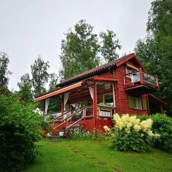 Stuga i Rättvik med utsikt över Siljan, hotel in Rättvik