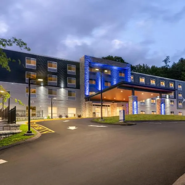 Holiday Inn Express & Suites Pittsfield-Lenox-Berkshires by IHG, khách sạn ở Pittsfield