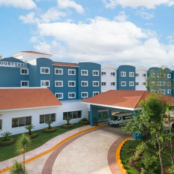 Courtyard by Marriott Cancun Airport, hôtel à Cancún