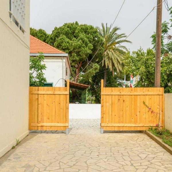 Indigo - Duplex 1-BR Apt with Terrace & Garden in Batroun, Al Ḩulwah