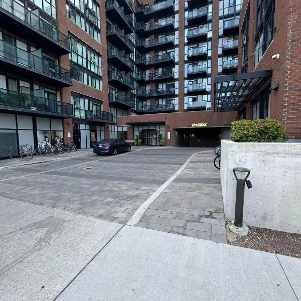 Vibrant 1 Bedroom Condo Apt, hotel a Toronto