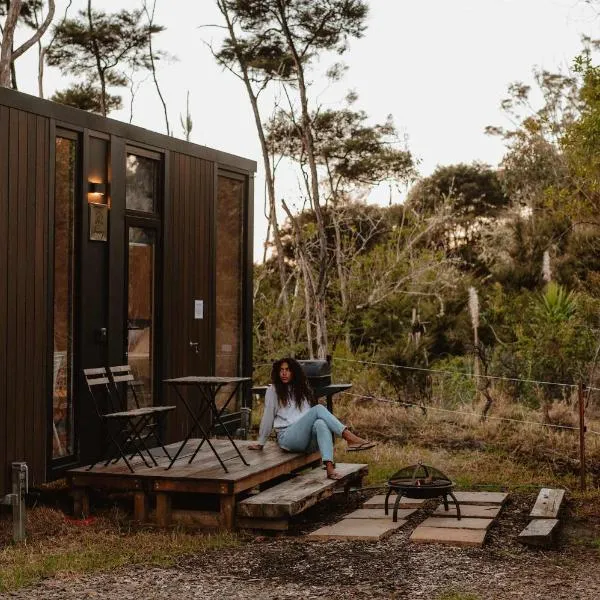 Kūaotunu Cabin 1 by Tiny Away, hotel in Kuaotunu