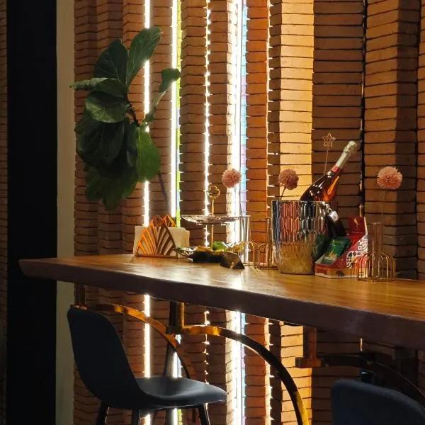 CRIMSON SERIES - Secret Suite above Wine Bar โรงแรมในเชียงใหม่