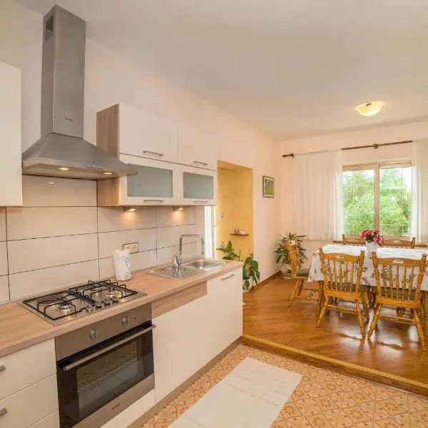 Apartment Anica, Hotel in Rab