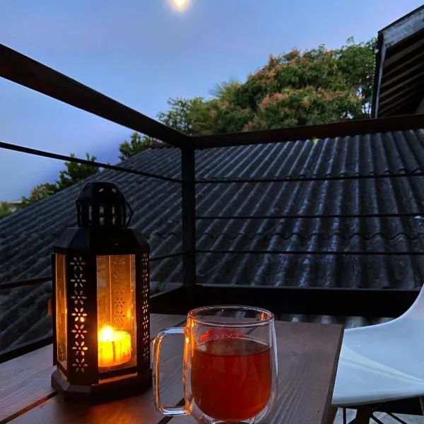 Ski Villa, Modern Calm and Cozy Lakeside Villa Rooms Anuradhapura City Sri Lanka, hotel v destinaci Anuradhápura