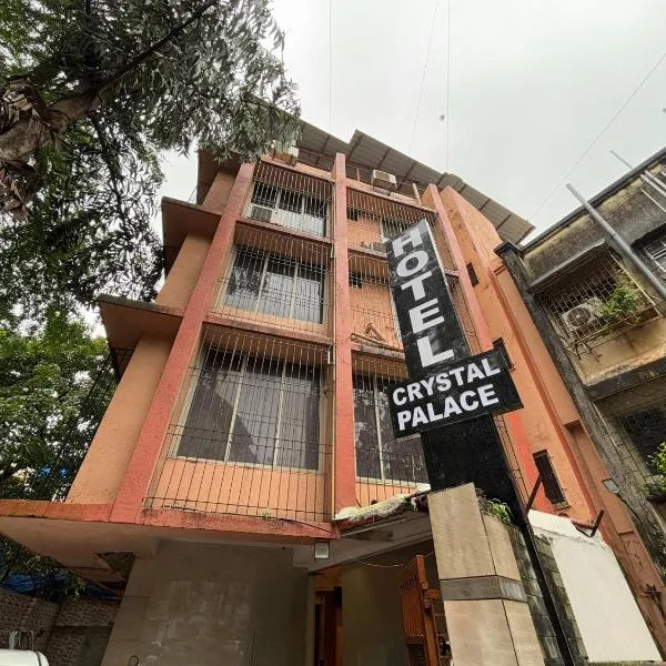Hotel Crystal Palace-US Embassy BKC, hotel v destinaci Jāmb