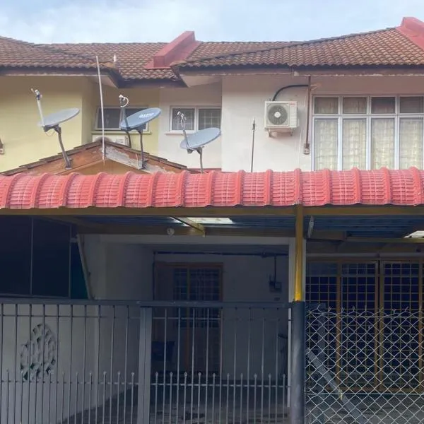 Aisy Homestay 2, hotel di Pengkalan Cepa