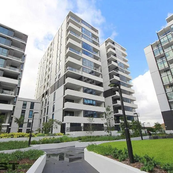 The Luxury Penthouse at Spring Square, hotel in Bankstown