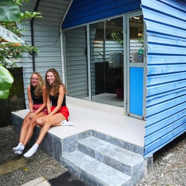 A4 Hostel Colombo Airport Lounge - By A4 Transit Hub-Free Shuttle Pick Up & Drop 24HRS、カトゥナーヤカのホテル