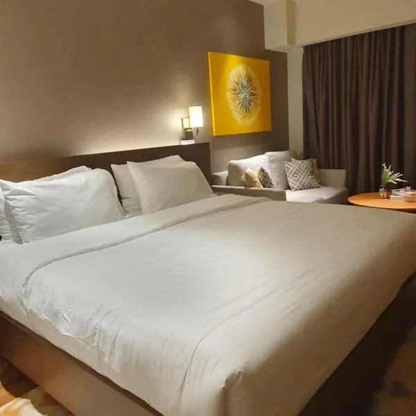 Novotel Residence Hotel Manila by Jolly Luxe Suites at Acqua, hotel en Manila