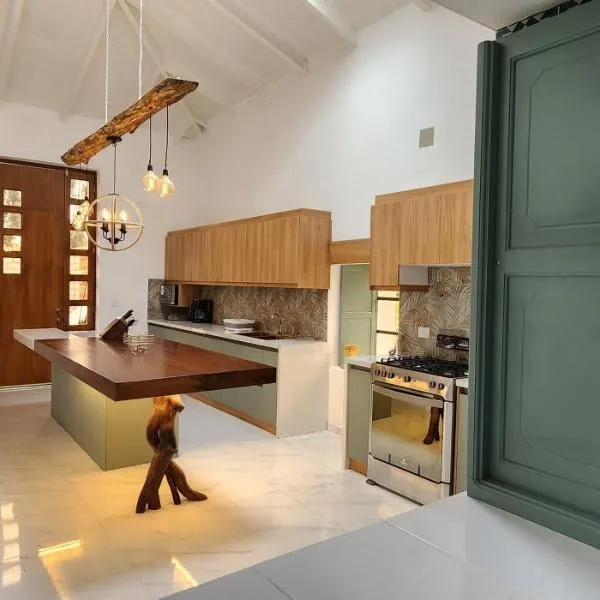 Cozy rural house with WiFi and garden in Pujilí, hotel en Pujilí