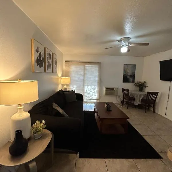 Budget friendly 2 bedroom 2 bath, hotel en Las Vegas