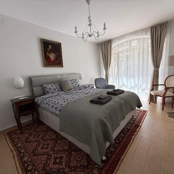 Next to the Ski Lift Downtown Bansko, hotel in Bansko