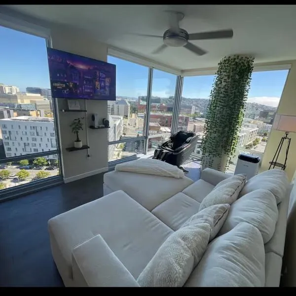 Skyline & Ocean Views I Faith Filled SF Stay Gym, hotel in San Francisco