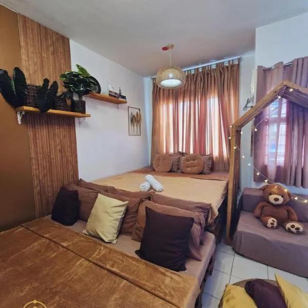 El Nissi Staycation, FAMILY CABIN, CONTEMPORARY CABIN, Enchanted Kingdom, hotel v destinaci Santa Rosa