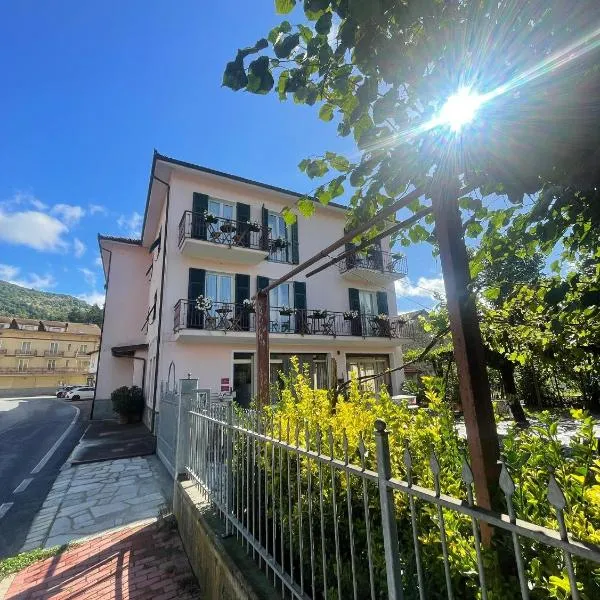 Hotel Momora, ξενοδοχείο σε Bardineto