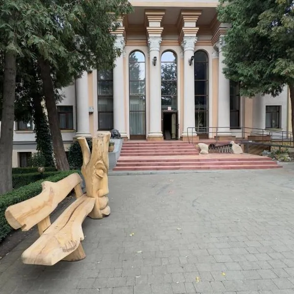 Gala Hotel，位于卡缅涅茨-波多利斯基的酒店