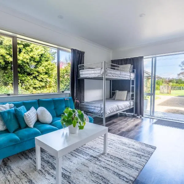 Farm Stay Right on Te Awa River Ride, hotel in Tamahere