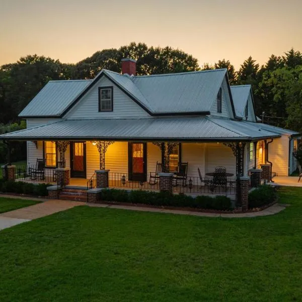 The Bulldog Farmhouse - 100 year old home, hotel in Athens