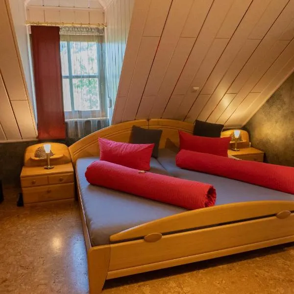 Privatzimmer mit Gemeinschaftsbad - Zur Fliegerbank in der Rhön, hotel en Burkardroth