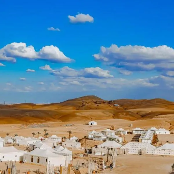 Agafay Yes We Camp Restaurant & Spa、Aït Mazouのホテル