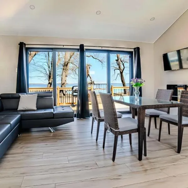2-bedroom Lake Front Cottage in Harwood ON #3, hotel in Harwood