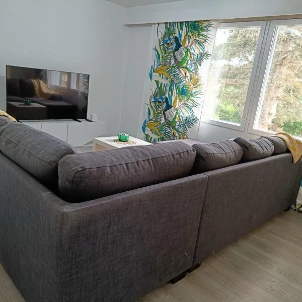 Cozy two-room apartment in semi-detached house in the Impivaara environment, ξενοδοχείο στο Τούρκου