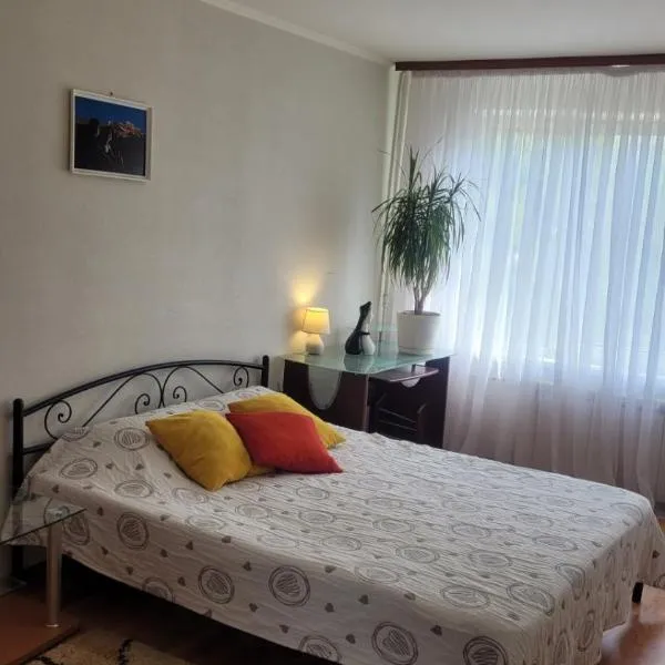 Затишна квартира в центрі Оболоні м Київ, hotel in Kyiv