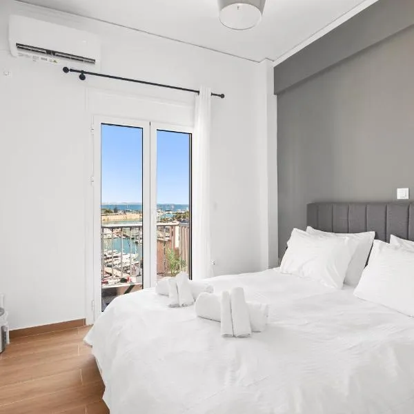 Luxury 2BR Penthouse Marina & Sea Views, khách sạn ở Piraeus