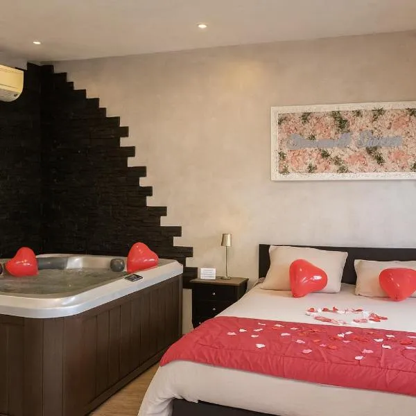 Douceur d’une nuit (studio avec jaccuzi privatif), Hotel in Vitrolles
