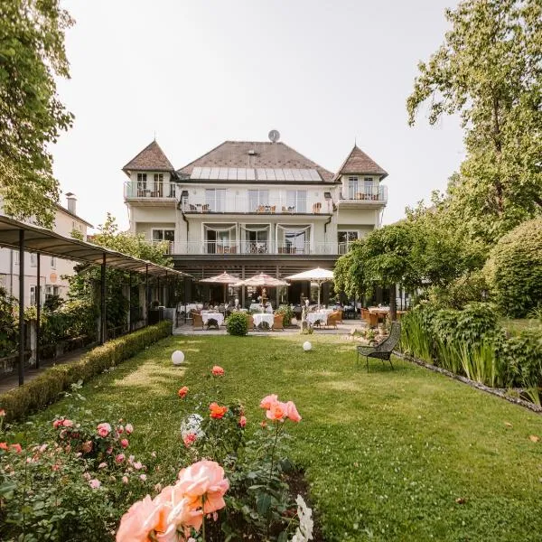 Seehotel Hubertushof, hotel en Velden am Wörthersee