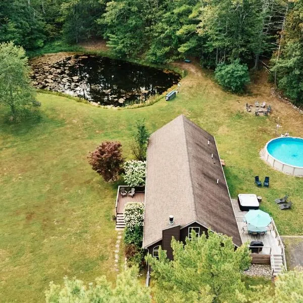 Visit Chill House 15 miles from Windham Hot Tub and Ping Pong, ξενοδοχείο σε Cairo