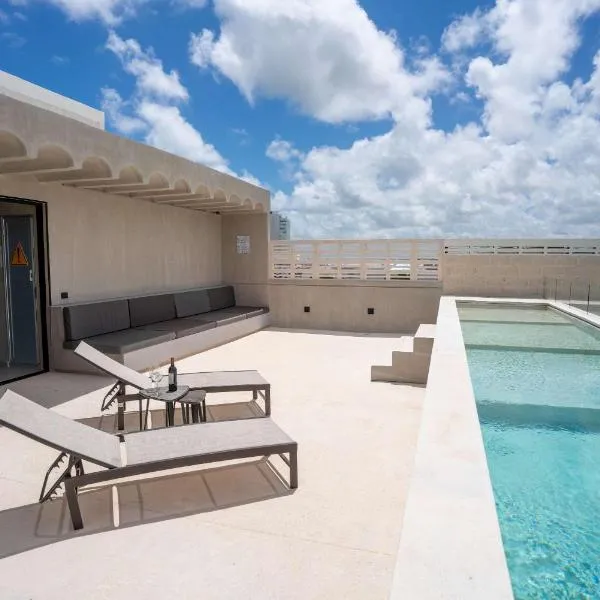 Work and Relax Studio with Rooftop and Workspace, hotel in Cancún
