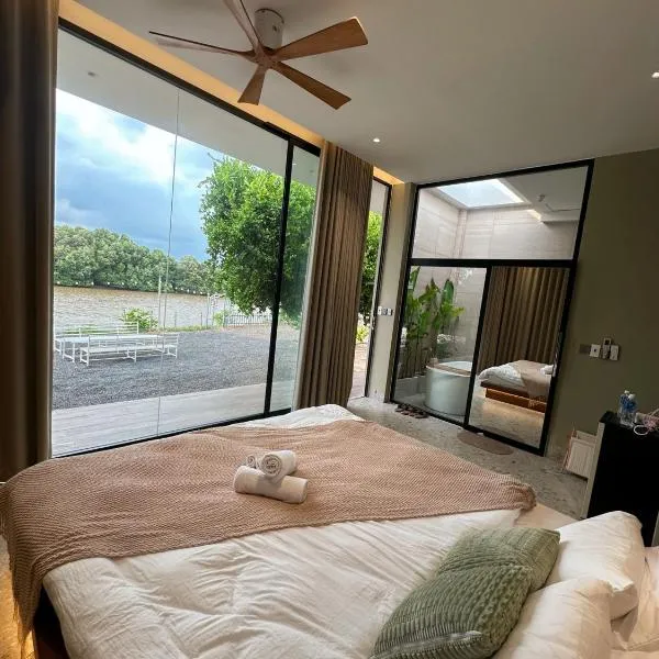 Phú Xuân Homestay - Gần Dốc Hoàng Hôn, Phòng Rộng View Sông, hotel a Phan Thiet