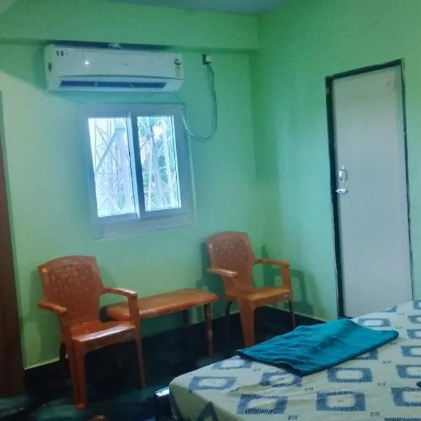 Arnav Lodge & Restaurant, hotel di Jhārsuguda
