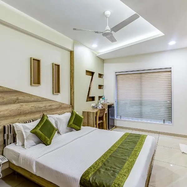 Treebo Daksh Residency, hotel in Indore