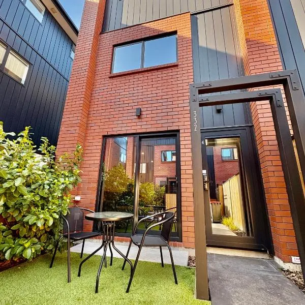 Prime Location! Chic Apartment Near ONE NZ Stadium, ξενοδοχείο σε Christchurch