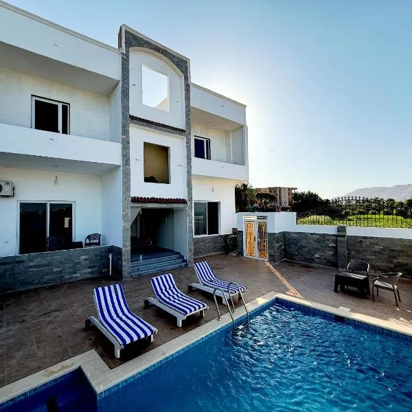 Nefertarie private Villa, hôtel à Louxor